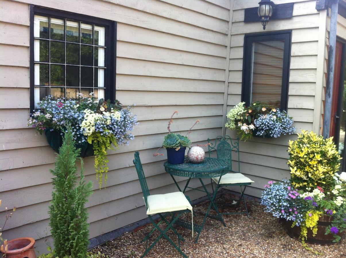 Bonningtons Stansted Self Catering Hotel Stansted Mountfitchet Szoba fotó